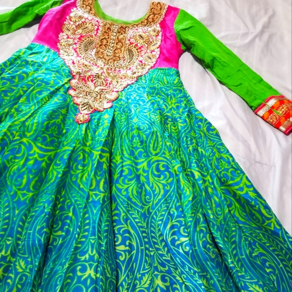 Multi colored Anarkali suit - Picture 2 of 8